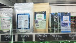 different kinds of salt at Style Vegan - 스타일비건 in Seoul