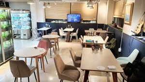 interior of location - seating at Style Vegan - 스타일비건 in Seoul