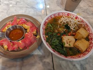 Fried shrimp and spicy pho at Style Vegan - 스타일비건 in Seoul