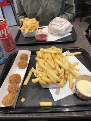 Veggie Bitterballen and veggie Burger  at Frituur Franky in Oostende