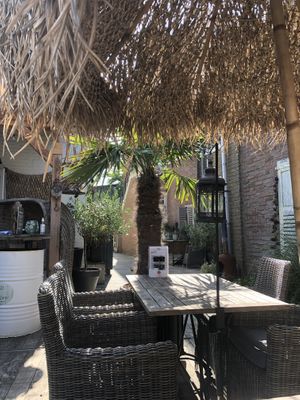 Outside seating at Gewoon Bij Roon in Castricum