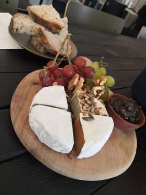 Vegan cheese platter at Vangroenten in Hasselt