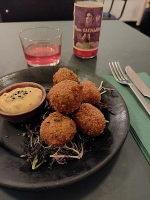 Zeewier bitterballen at Vangroenten in Hasselt
