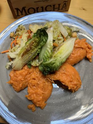 Mashed sweet potatoes/Julian vegetables and chickpeas.  at Sete Restaurante in Coimbra