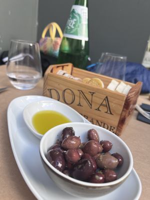 Bread & olive starter  at Sete Restaurante in Coimbra