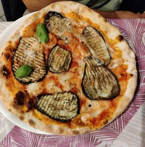 Pizza Melanzane con Mozzarella di Riso at Pizzaria Peperetta Dispetusa in Imperia