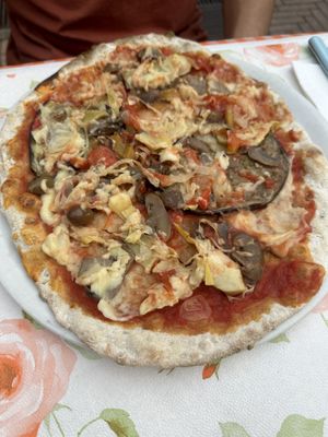 Pizza  at Pizzaria Peperetta Dispetusa in Imperia