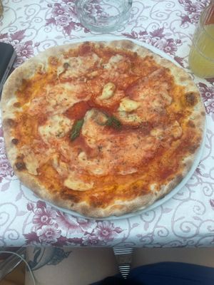 Margarita with vegan cheese at Pizzaria Peperetta Dispetusa in Imperia