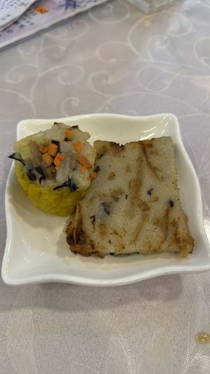 Carrot cake and Siu Mai  at Tsui Lin Vegetarian 翠蓮素食 in New Territories