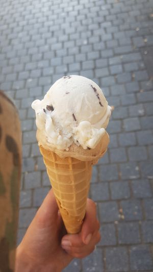 IJsje met 2 bolletjes at Scoops in Breda