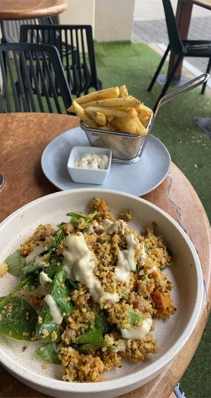 Pumpkin, spinach, quinoa, macadamia salad with side of chips and vegan aioli  at Cafe Melzar in Mount Gambier