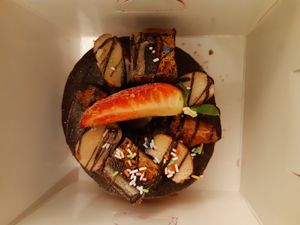 Now also has filled cronuts (croissant/ donut hybrid) at Royal Donuts  in Mannheim