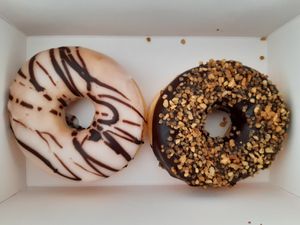 2 vegan donuts (2.40€ each): sugar coating and chocolate coating with brittle at Royal Donuts  in Mannheim