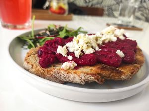 Beetroots toast and vegan blue cheese at Maria Limão in Porto
