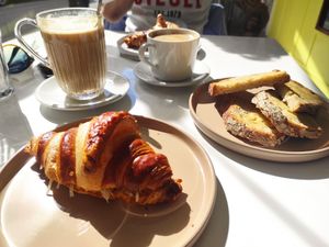 Nice merenda at Maria Limão in Porto