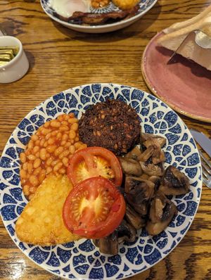 Vegan breakfast bowl (second tomato was stolen from partner) at French & Byrne in Stafford