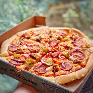 Amazing Pizzas, I’d 100% recommend the stuff crust! I will be ordering again very soon, what an awesome place!! ☺️ at Vizza Guys in Gateshead