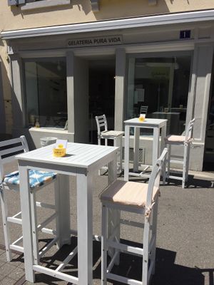 outside tables at Gelateria Pura Vida in Winterthur