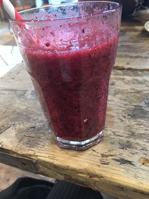 berry blast smoothie at Drift-In in York