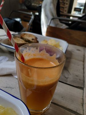Carrot and apple juice (July 2022) at Drift-In in York