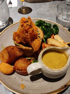 Vegan Xmas Pie at The Botanist in York