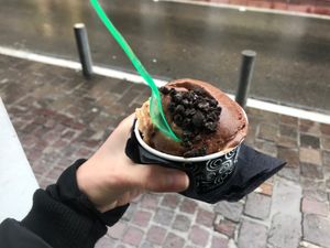 Fig and chocolate orange vegan ice cream with the only vegan topping option (OREOS) at Caravel in Athens