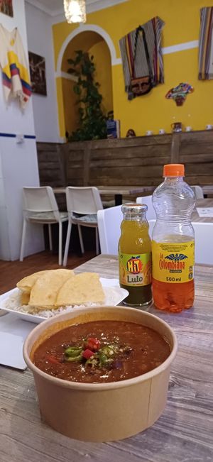 Chilli vegano en la planta de arriba at Tricolor in York