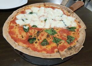 customized pizza - half vegan, half mozzarella at Napoline 나폴리네 in Seoul