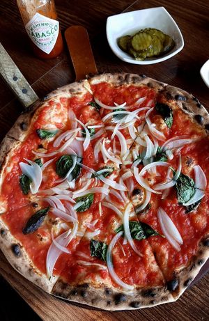 veganized Pizza Margherita (onions instead of cheese) at Napoline 나폴리네 in Seoul