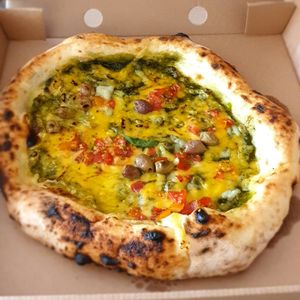 Pesto & Pomodoro pizza at Plant Base in Lisbon