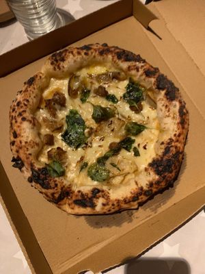 Pizza Patata i Salsiccia at Plant Base in Lisbon