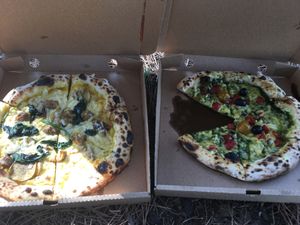 Pizza to go!
Pesto & pomodoro and Patata and shasicha at Plant Base in Lisbon