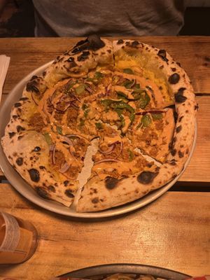 Good pizza, nice vibes and great live DJ!  at Plant Base in Lisbon