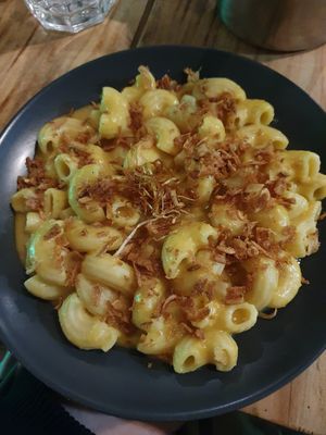 mac and cheese at Plant Base in Lisbon