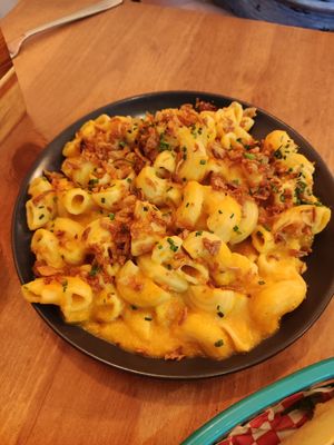 Mac and cheese at Plant Base in Lisbon