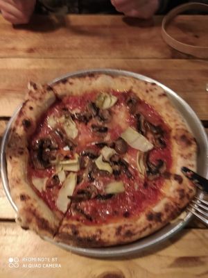 Pizza capriosa at Plant Base in Lisbon