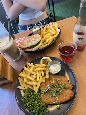  “Fish and chips “ 🌱 and “Prego” 🌱  at Plant Base in Lisbon