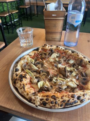 capricciosa vegan  at Plant Base in Lisbon