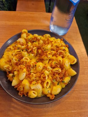 Mac and cheese at Plant Base in Lisbon