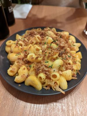 Mac and cheese at Plant Base in Lisbon