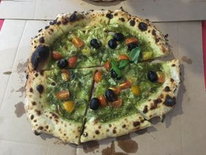 Pesto e pomodoro pizza
Pesto, mozzarella, cherry tomatoes, yellow tomatoes, olives and cashew dust. at Plant Base in Lisbon
