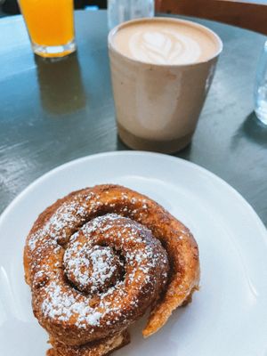 Vegan cinnamon bun & an oat milk latte ☕️   at Yallah Coffee Kiosk in St Ives
