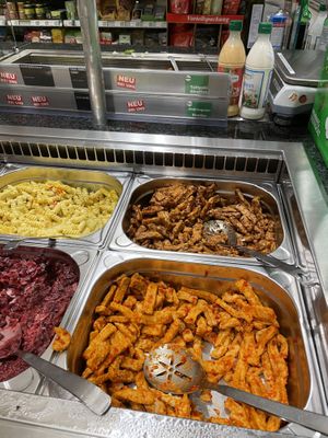 Salad bar including vegan mock meat at FRA Rewe City T1, Frankfurt Airport  at FRA - REWE City - T1 in Frankfurt