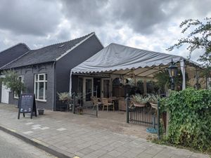 view from outside at Eetcafé Driewegen in Terneuzen