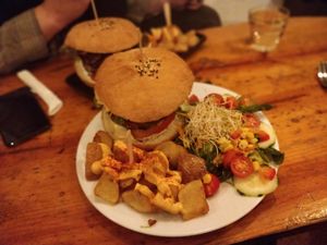 Good and cheap good but very unfriendly at Cat Bar in Barcelona