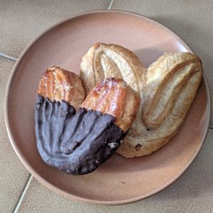 Palmera i palmera de xocolata at Quer Pastisseria in El Port De La Selva