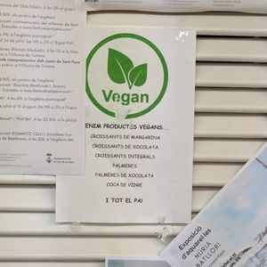 Llistat dels productes vegans que ofereixen at Quer Pastisseria in El Port De La Selva