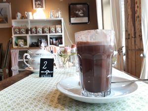 Ungesüßte heiße Schokolade mit Mandelmilch at Café Mühlenblick in Robel