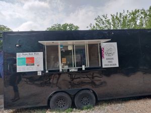 Truck at Nom Burgers in Austin