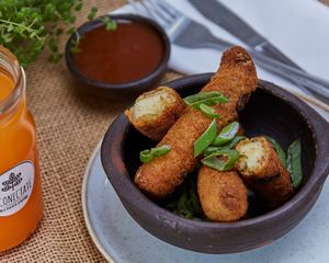 Vegan mozzarella sticks at Nitan Gourmet in Valparaiso
